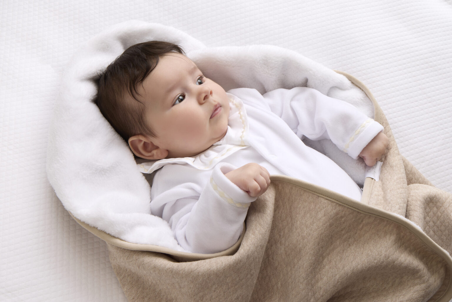 living-nature-baby-accessoires-deken-losange-doorstikte stof-fleece-camel-beige-wit-1