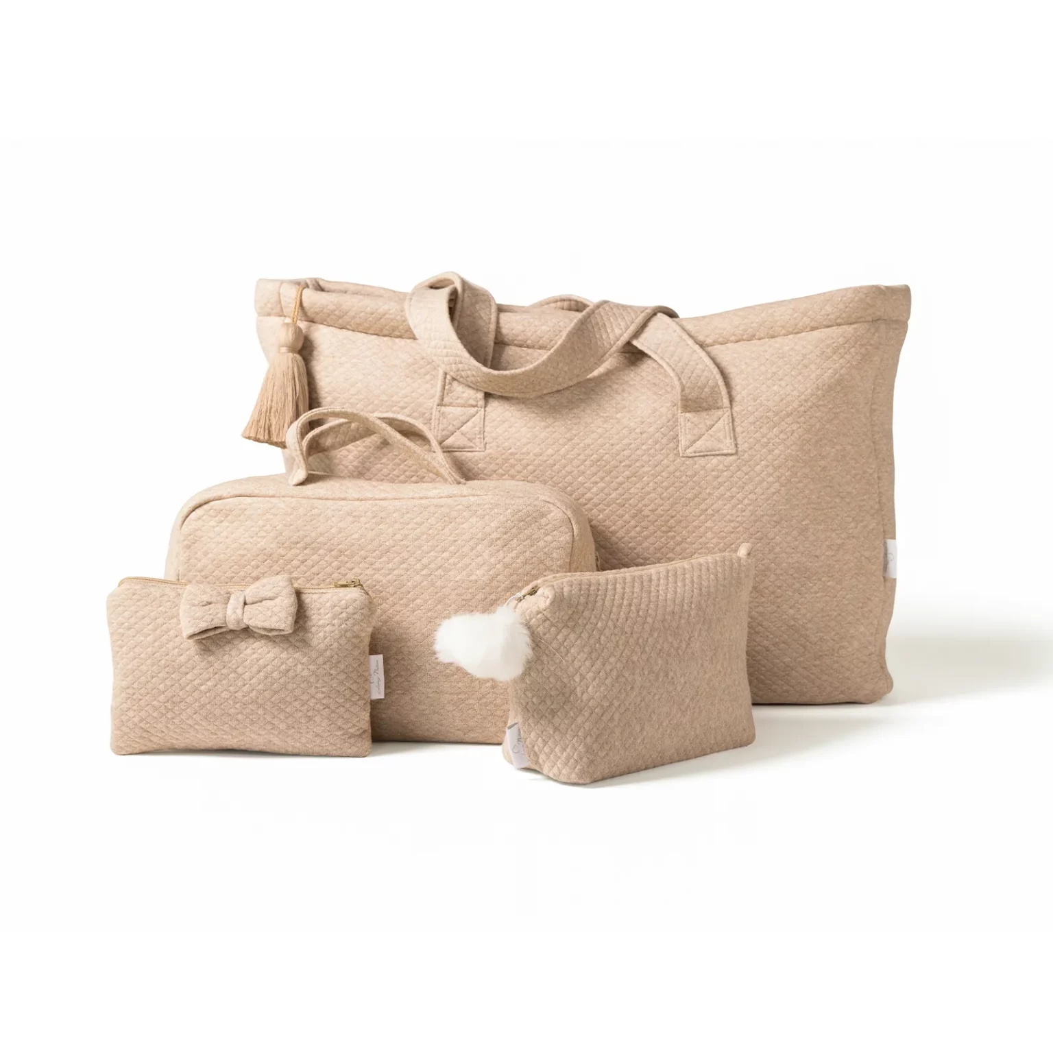 living-nature-baby-accessoires-weekendtas-logeerkoffer-toilettas-model charlie-met grote strik-camel-beige