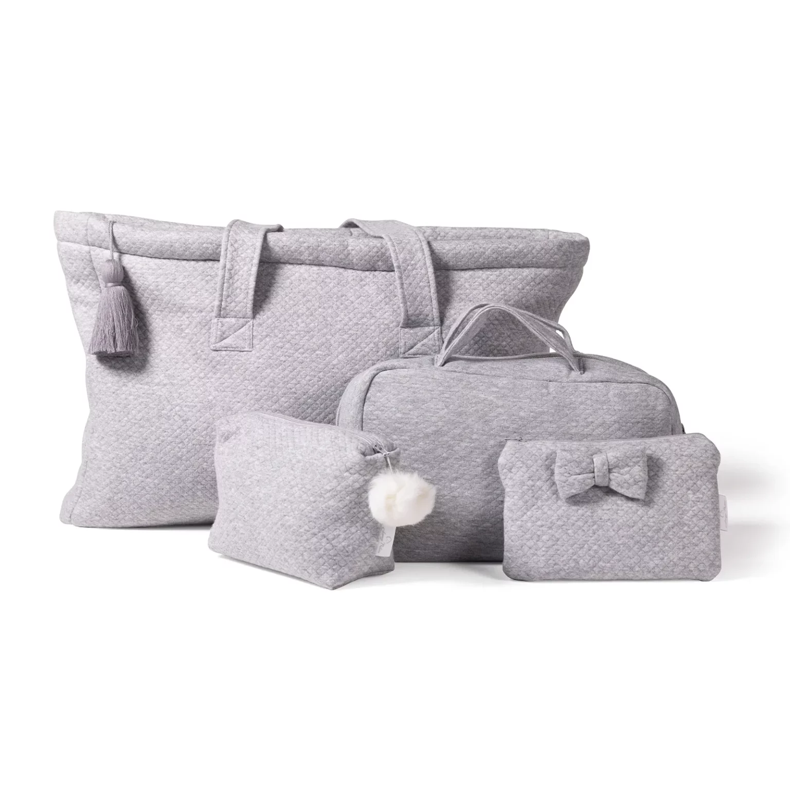 living-nature-baby-accessoires-weekendtas-mommybag-logeerkoffer-toilettas-strik-pompon-grijs