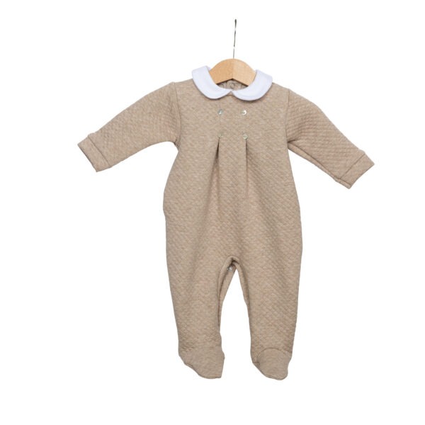 living-nature-babykledij-babypakje-julia-losange-doorstikte-stof-knoopjes-camel-beige-wit