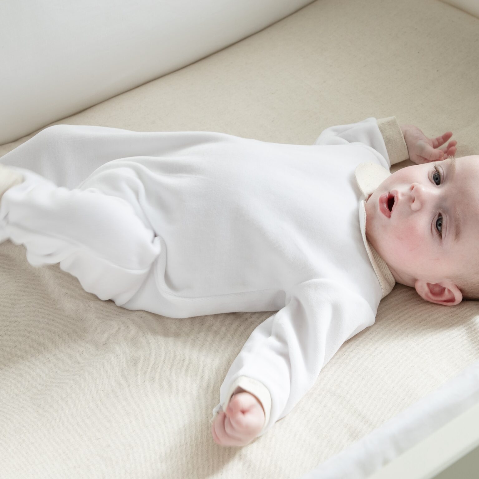 living-nature-babykledij-babypakje-odile-wit-beige